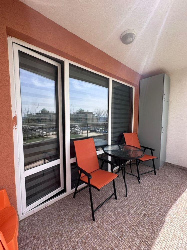 Двухкомнатная квартира с частичным видом на море в Святом Власе – меблированная, после ремонта, в элитном закрытом комплексе