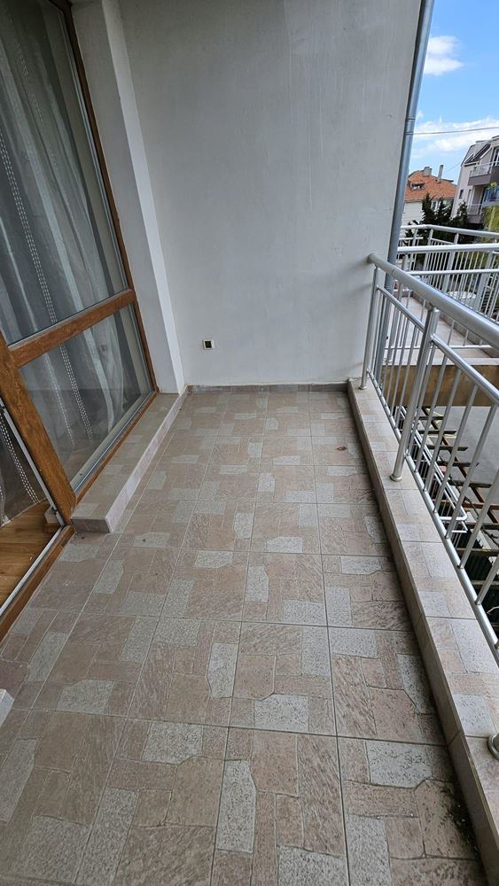 Полностью меблированная студия в Равде без обслуживания – всего в 200 метрах от моря