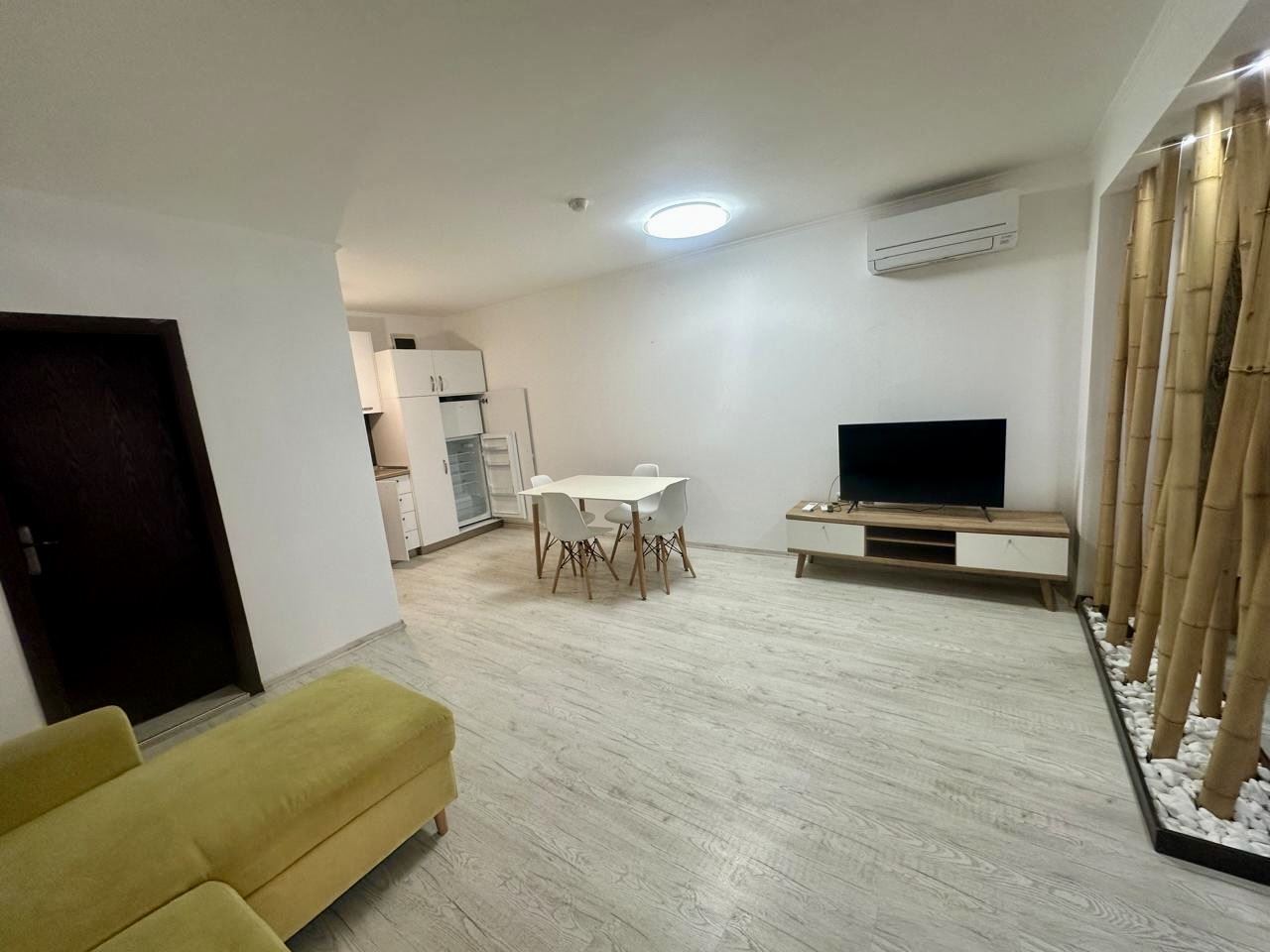 Просторная студия на партере с террасой и возможностью переделки в квартиру с одной спальней – всего в 300 м от моря