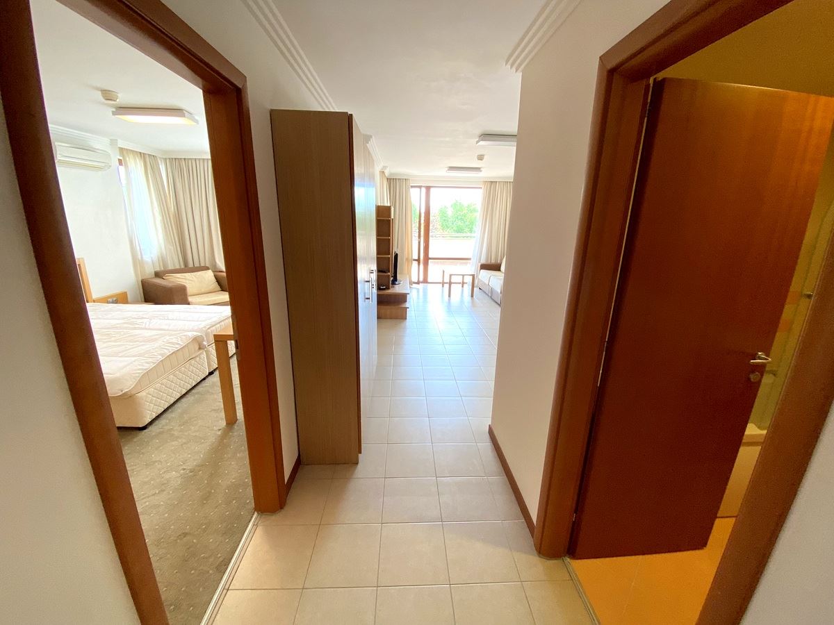 Двухкомнатная квартира  на первой линии моря в Равде – роскошь, природа и впечатляющий вид на бассейн