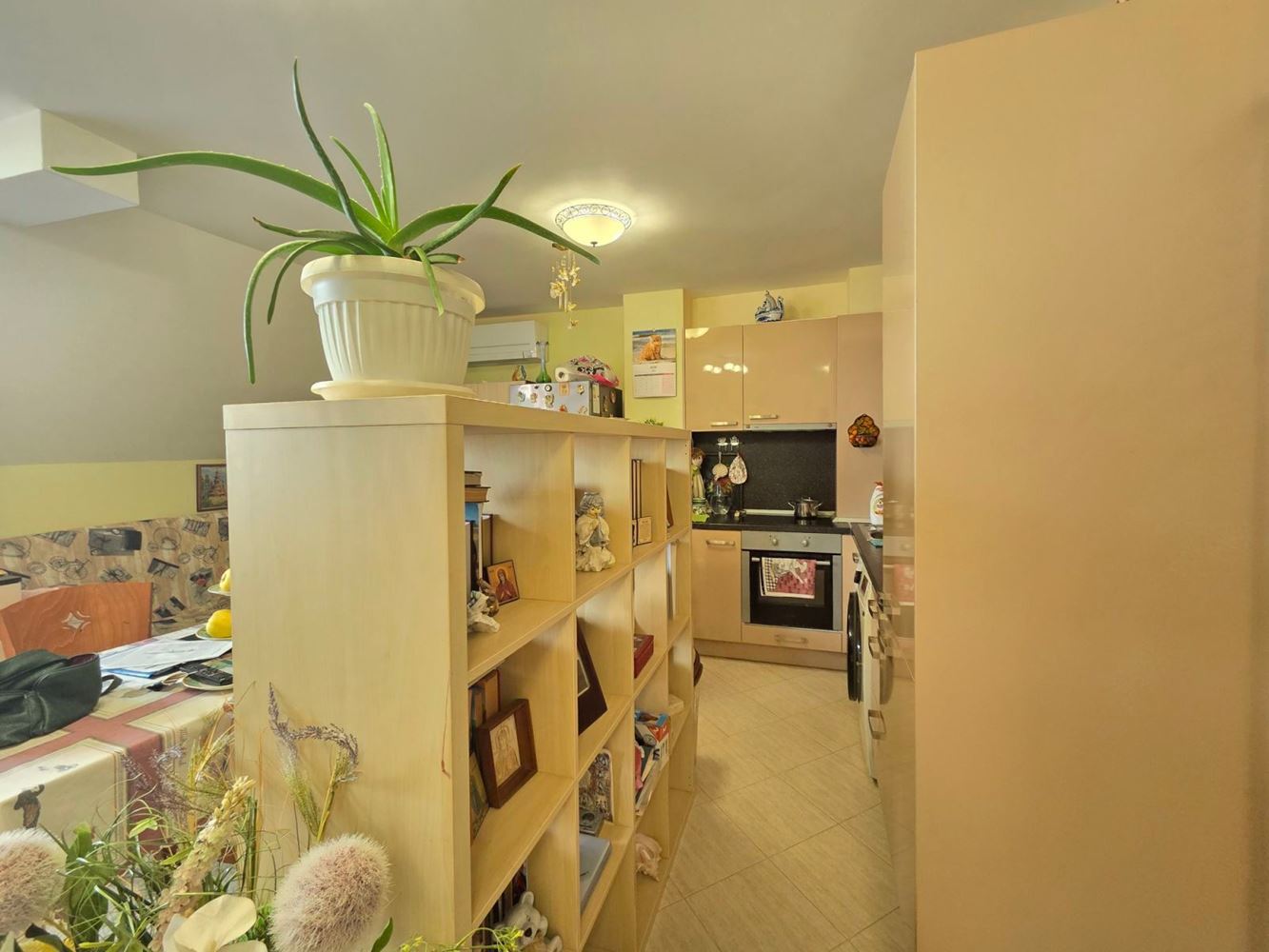 Просторная квартира с одной спальней с панорамным видом на солницы и море в городе Поморие