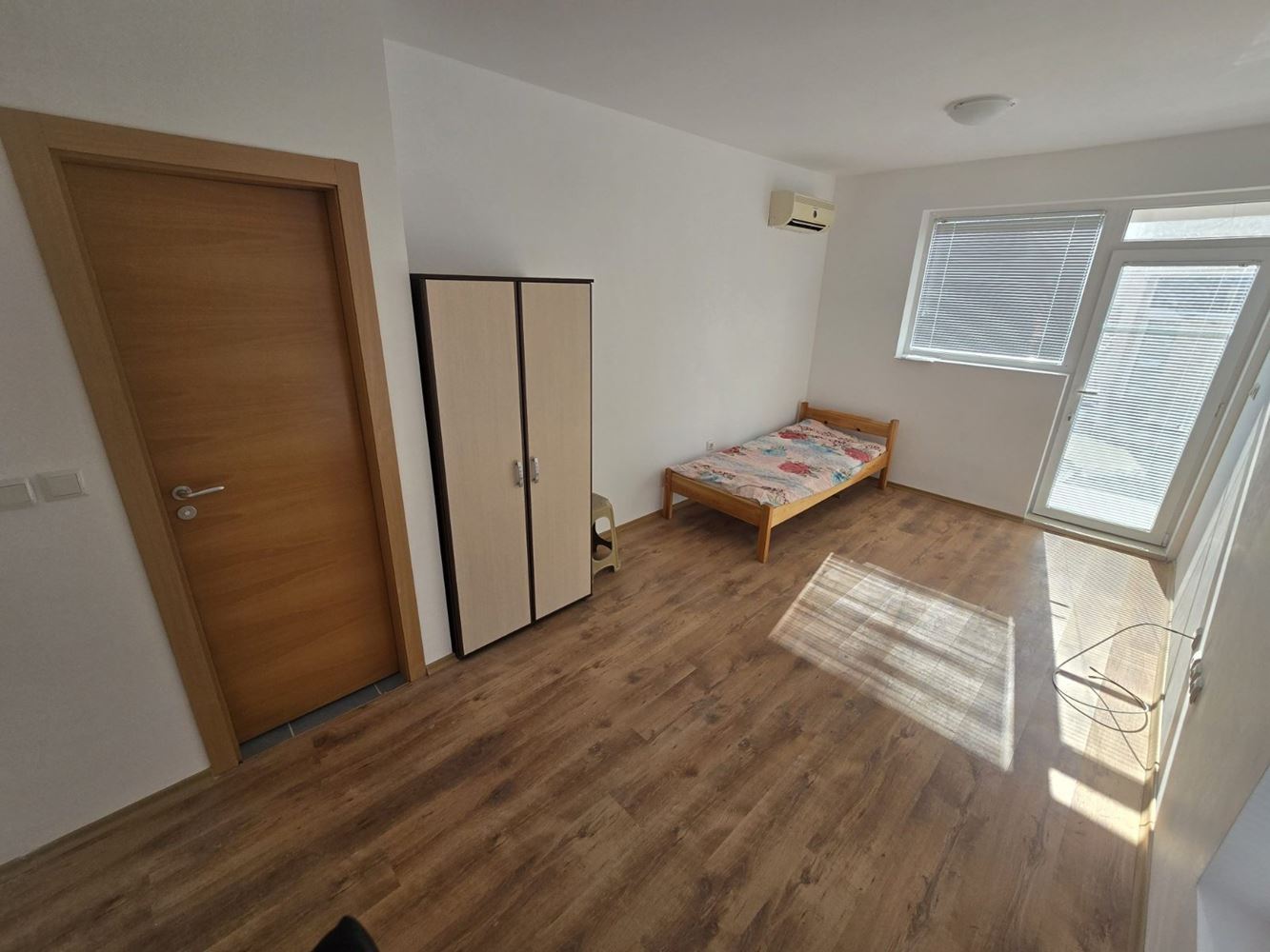 Уютная студия с отдельным входом и юго-западной экспозицией – тишина и комфорт рядом с Солнечным Берегом