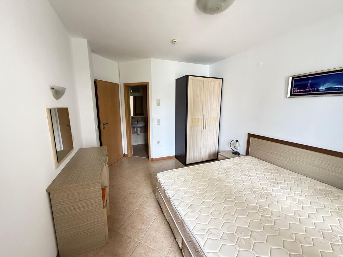 Просторная квартира с двумя спальнями с прямым выходом в собственный двор в Солнечном Береге – комфорт, роскошь и уют