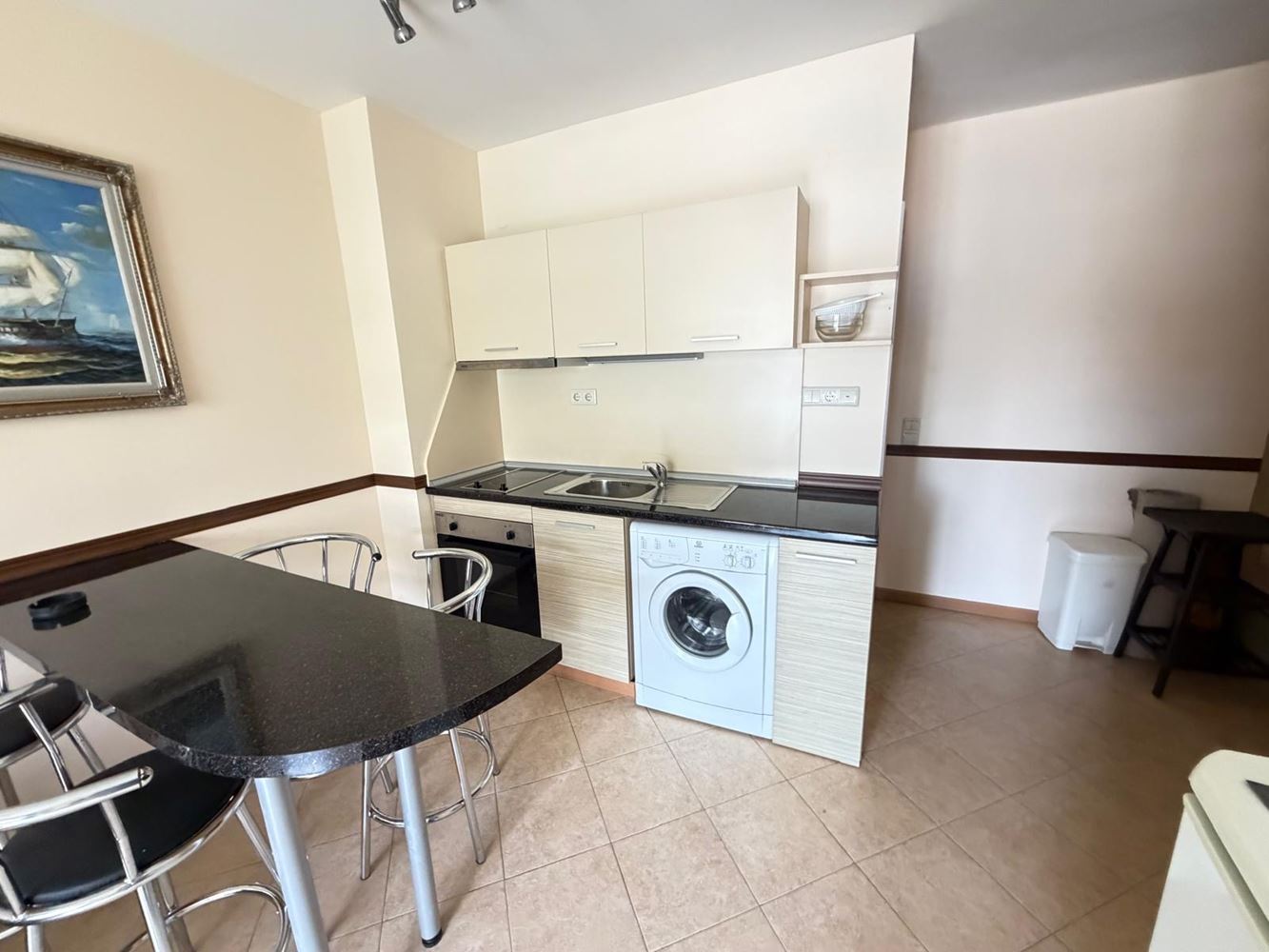 Просторная квартира с двумя спальнями с прямым выходом в собственный двор в Солнечном Береге – комфорт, роскошь и уют