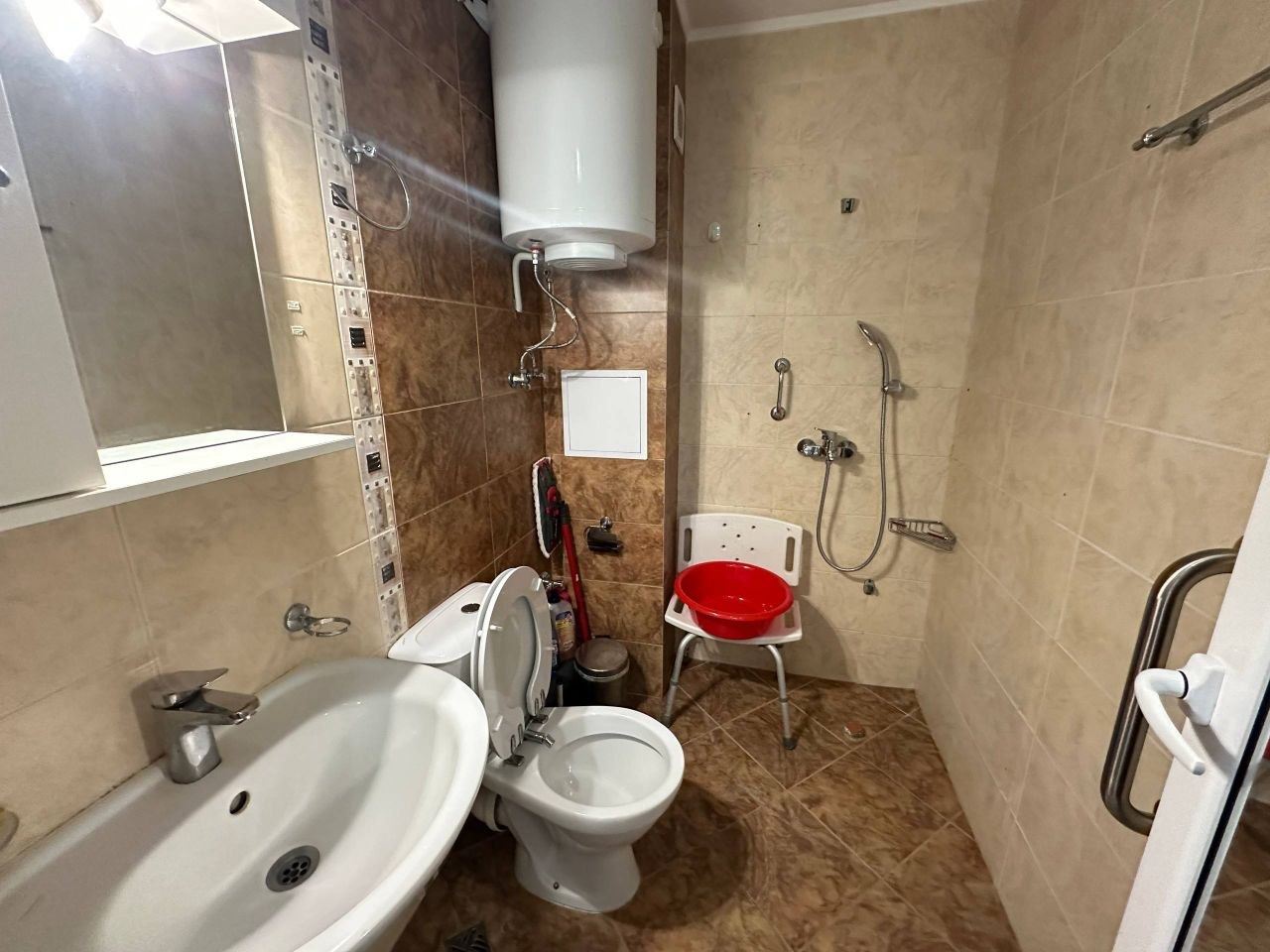 Двухкомнатная квартира в Солнечном Береге – полностью меблированная недвижимость с отличным расположением и круглогодичной инфраструктурой