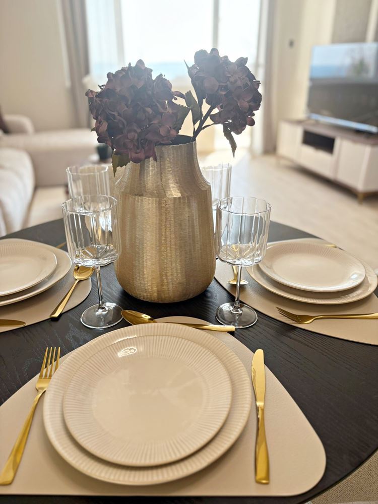 Два независимых жилых пространства с видом на море в центре Святого Власа – дизайнерский интерьер и собственное парковочное место