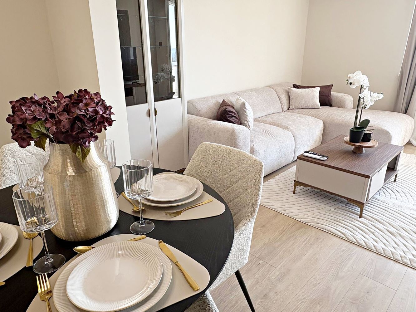 Два независимых жилых пространства с видом на море в центре Святого Власа – дизайнерский интерьер и собственное парковочное место