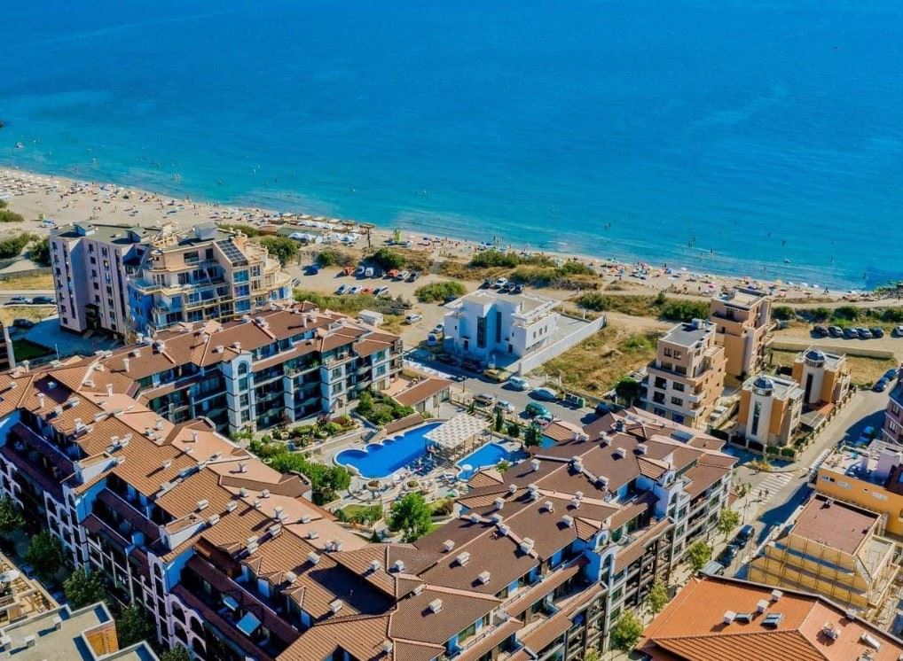 Просторная трёхкомнатная квартира с видом на море в Поморие – в 50 метрах от моря