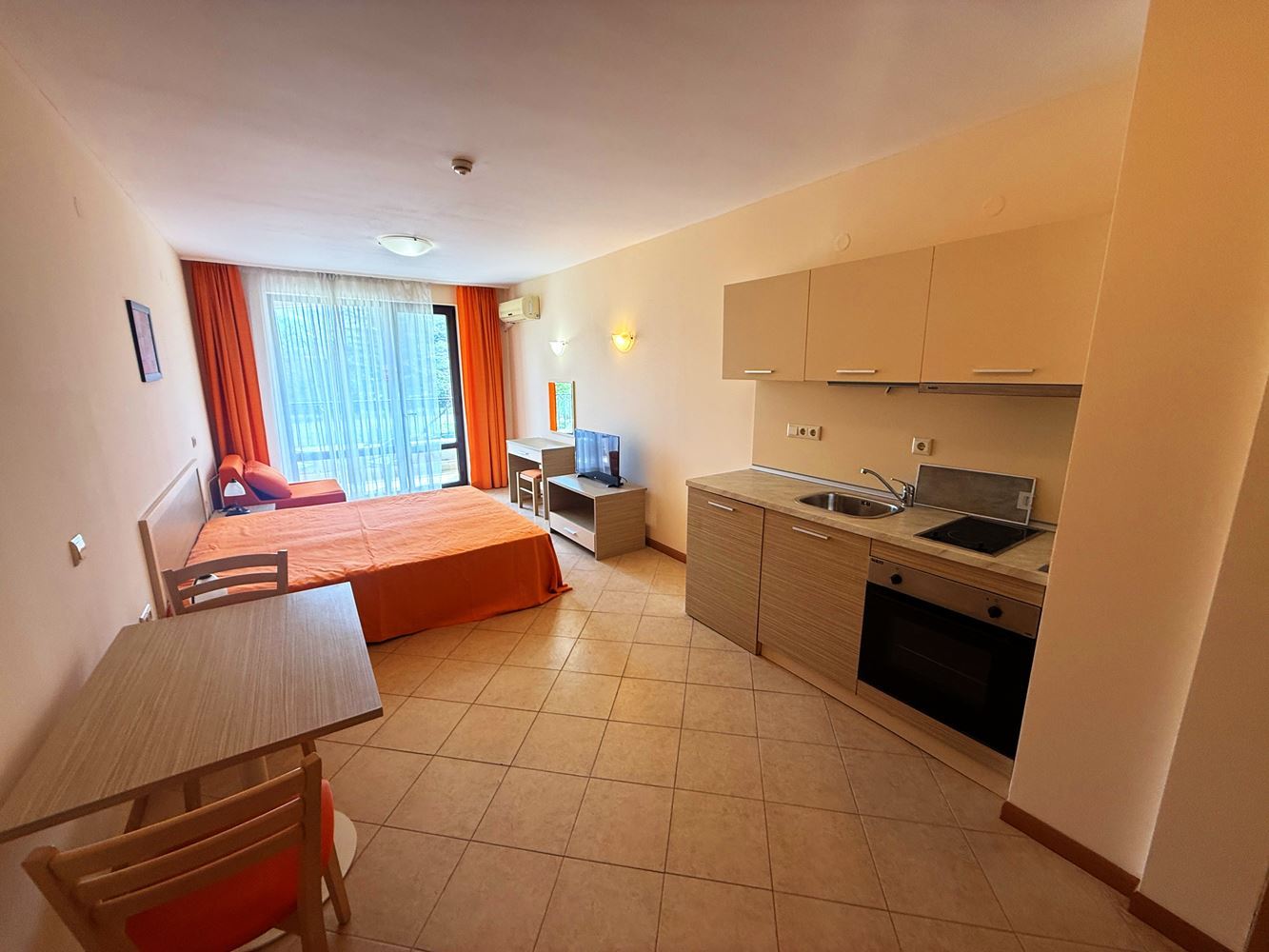 Простор, удобство и отличное расположение – студия в самом сердце Солнечного берега