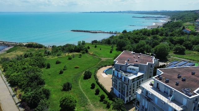 Двухкомнатная квартира на первой линии в Сарафово – комфорт, стиль и морская атмосфера в комплексе