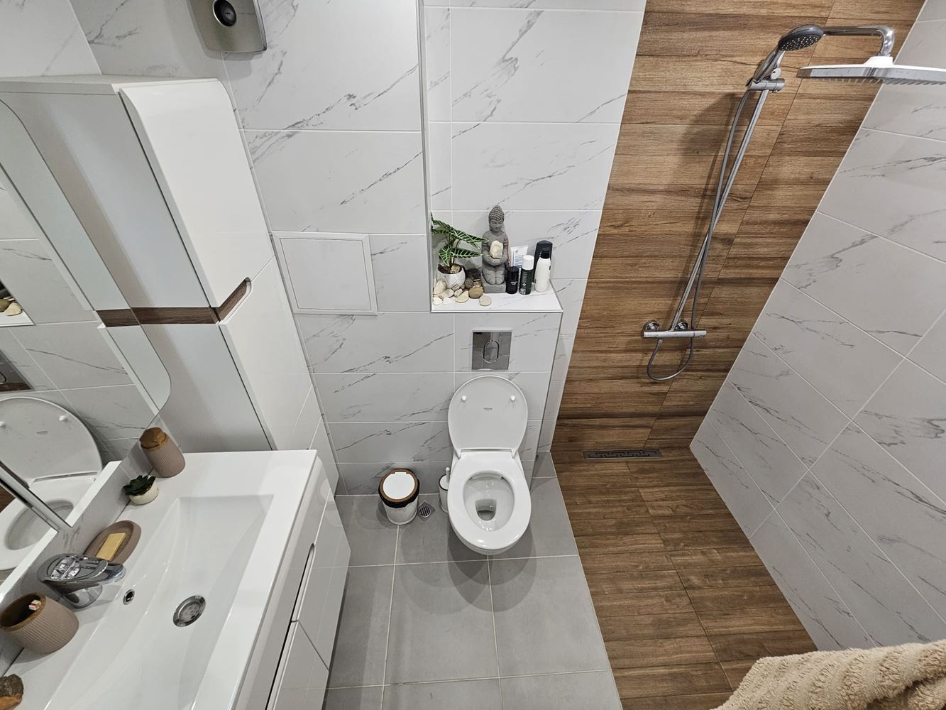 Просторная и светлая квартира с двумя спальнями и двумя большими террасами в Меден Рудник – идеально для семьи или инвестиций