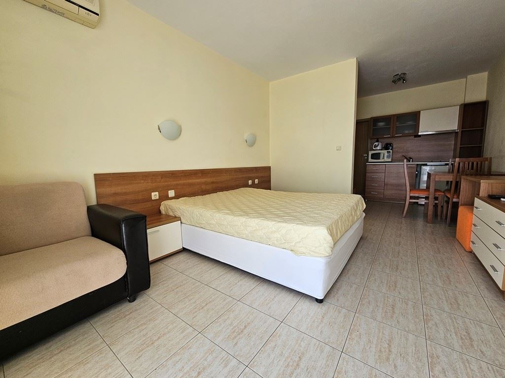 Стильная студия с панорамным видом на бассейн в Солнечном Береге – готова к проживанию и инвестиции