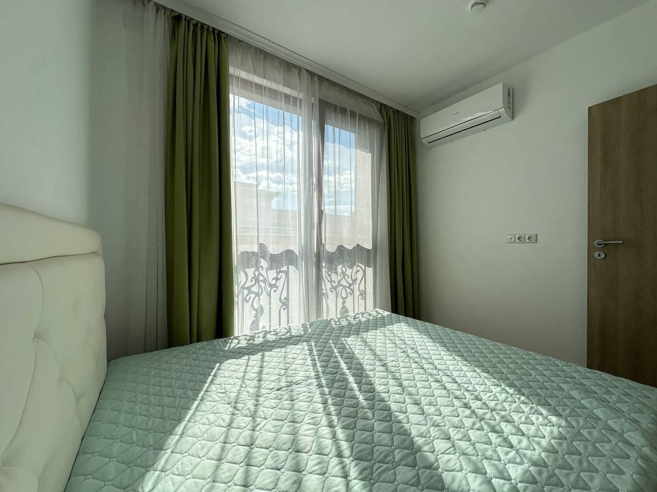 Трёхкомнатная квартира в элитном комплексе в Солнечном Береге – современная роскошь, комфорт и морская атмосфера