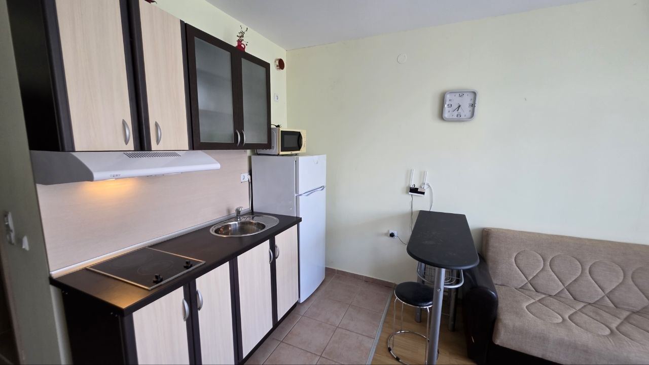 Практичная и уютная студия в Солнечном Берегу – уют и спокойствие с видом на бассейн