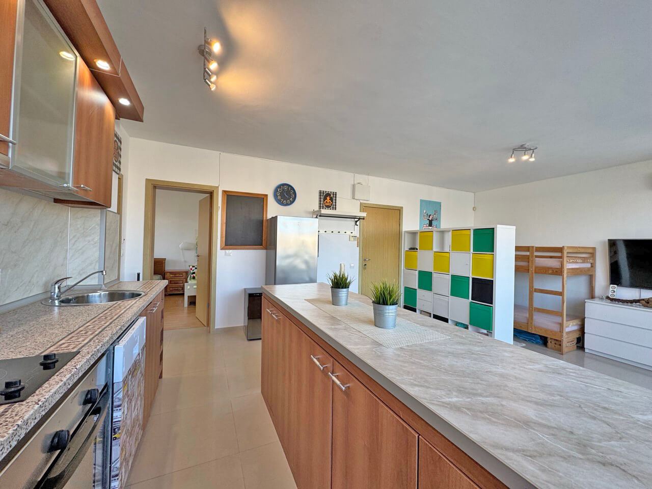 Роскошный пентхаус в Солнечном Берегу с впечатляющей панорамной террасой и отличным расположением