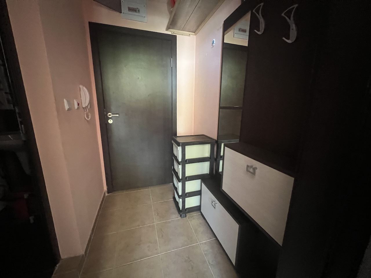 Уютная студия в самом сердце Елените – всего в нескольких минутах от пляжа, в закрытом комплексе с бассейном и отличными удобствами