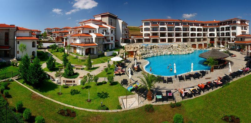 Привлекательный апартамент с одной спальней и видом на бассейн в Ахелое