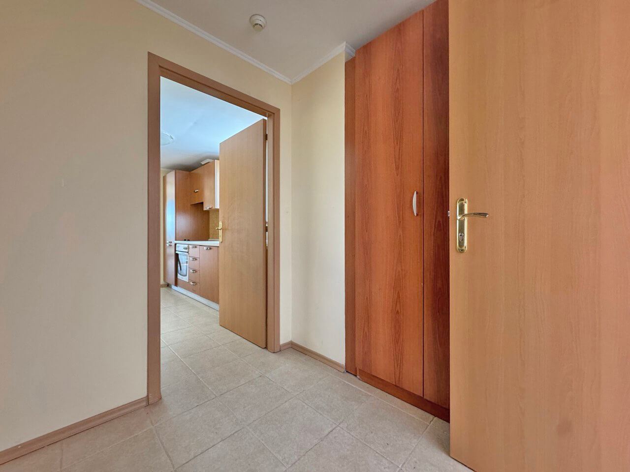 Эксклюзивный апартамент с одной спальней на первой линии в Помории – роскошь, престиж и инвестиция с мгновенной доходностью