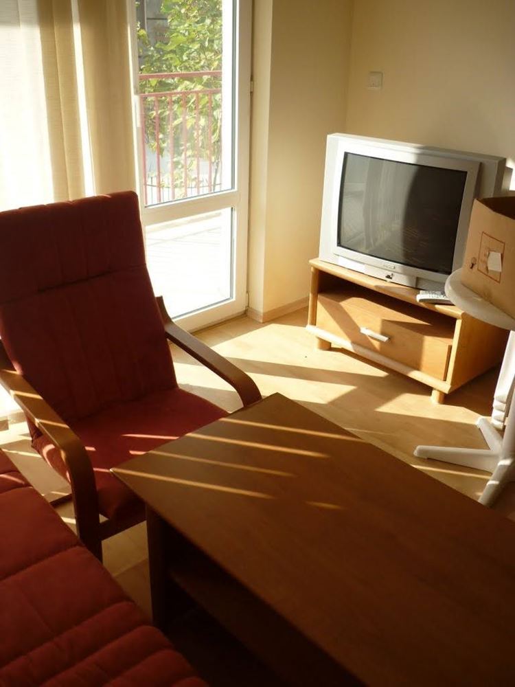 Обставленная квартира с одной спальней на первой линии с видом на море в Элените