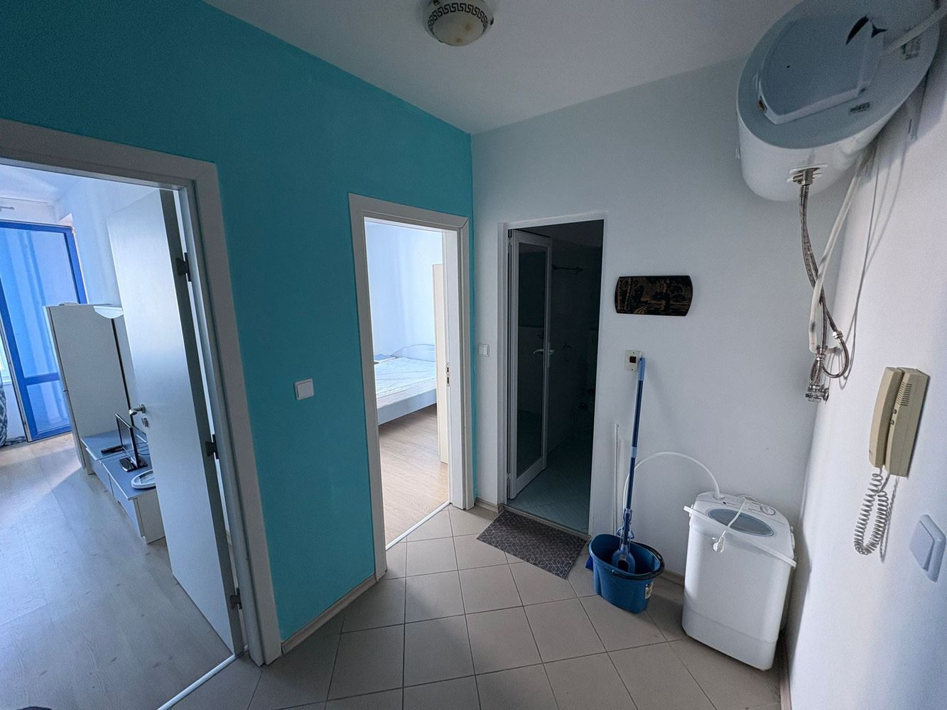 Просторная двухкомнатная квартира на первой линии моря в Поморие