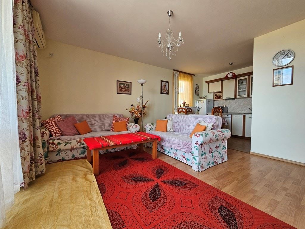 Свети Влас, первая линия моря – панорамная квартира с одной спальней с видом на море из каждой комнаты