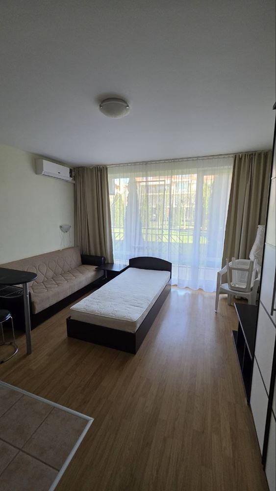 Практичная и уютная студия в Солнечном Берегу – уют и спокойствие с видом на бассейн