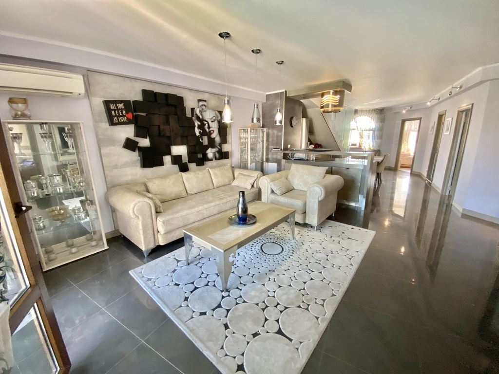 Уникальная двухуровневая квартира в комплексе премиум-класса в городе Несебр