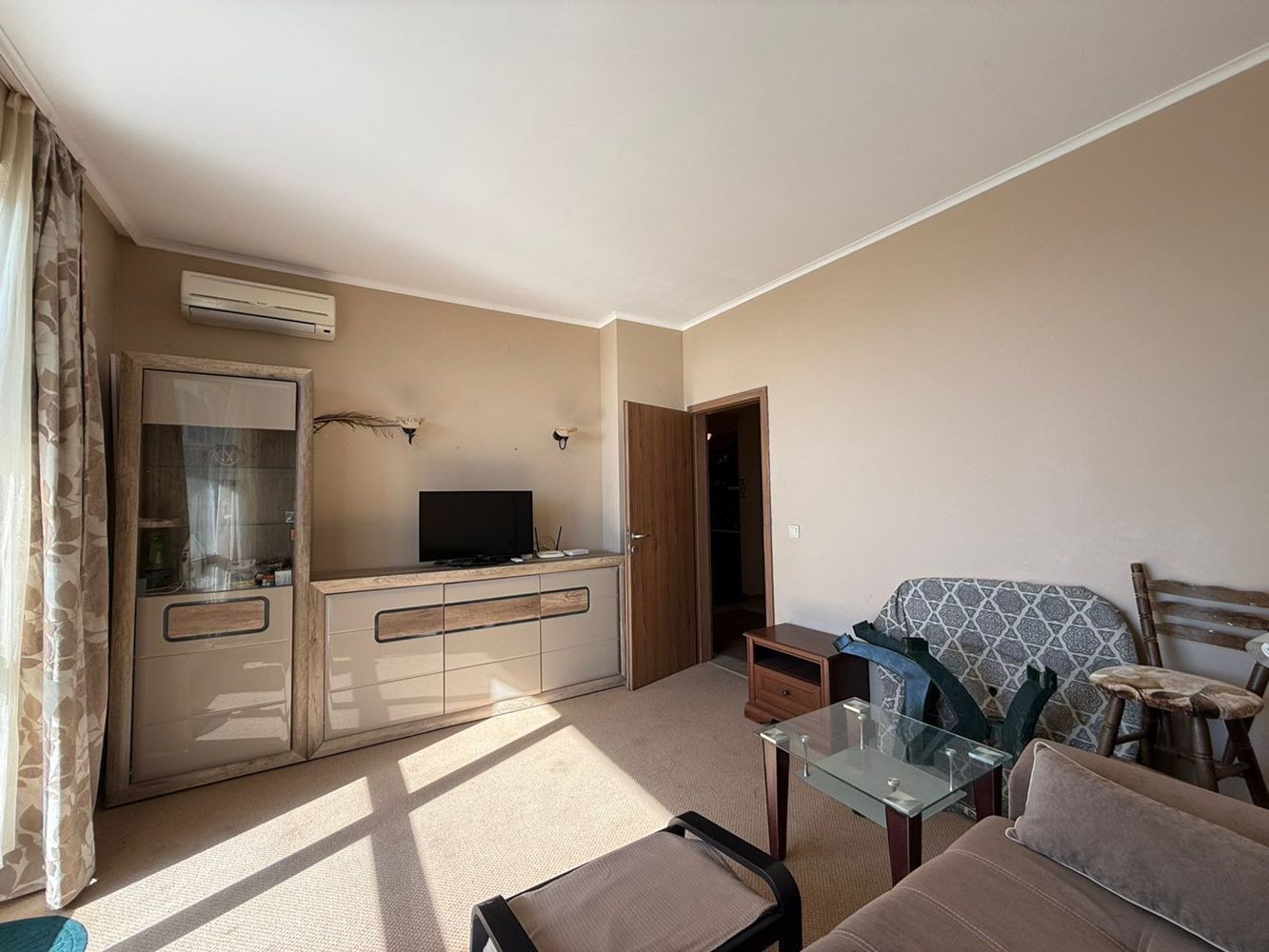 Роскошная двухкомнатная квартира с панорамным видом на море в Помории