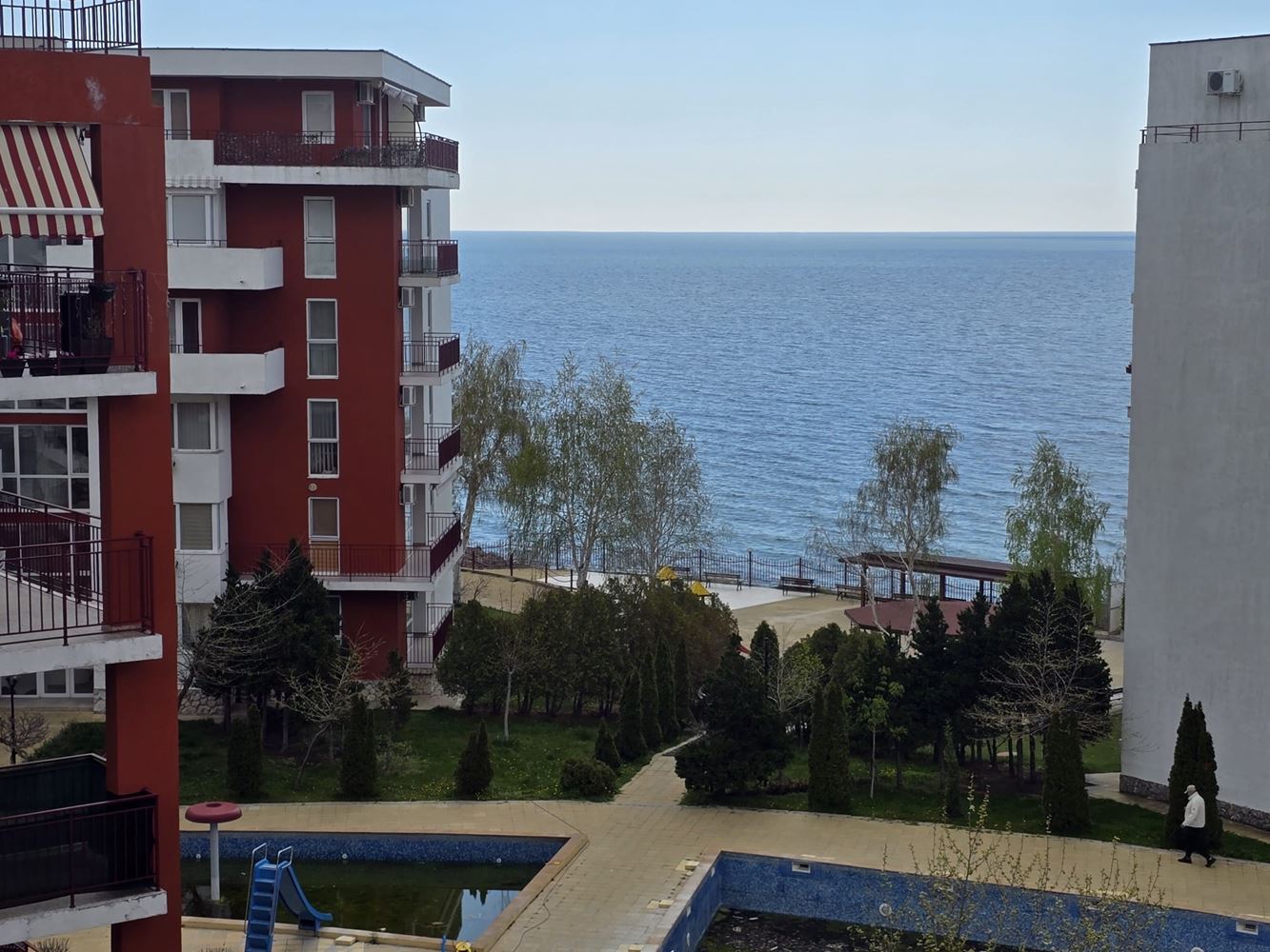 Прекрасная квартира с одной спальней в Святом Власе с видом на море – отличная инвестиция в шаге от пляжа