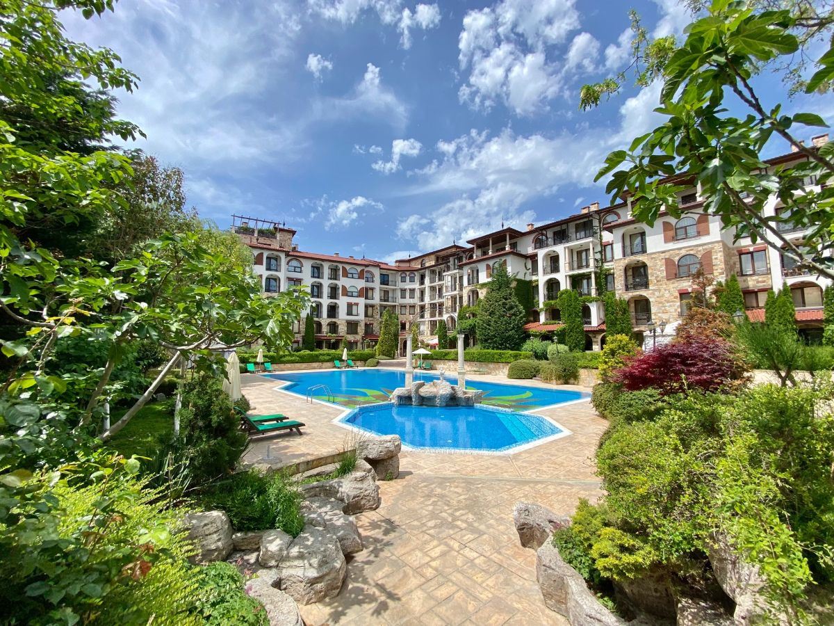 Уникальная двухуровневая квартира в комплексе премиум-класса в городе Несебр