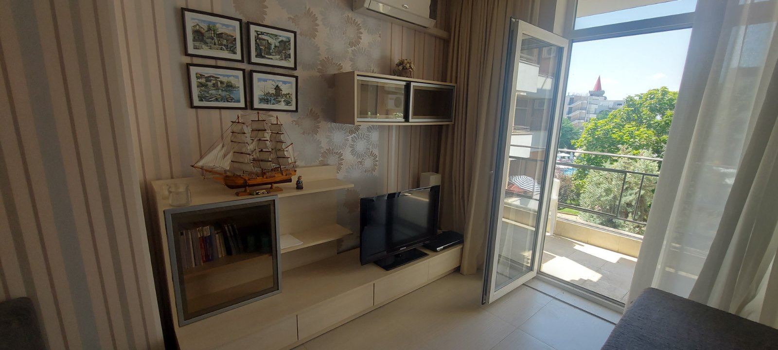 Просторная квартира с одной спальней в закрытом комплексе в Солнечном Береге – комфорт, спокойствие и отличная среда