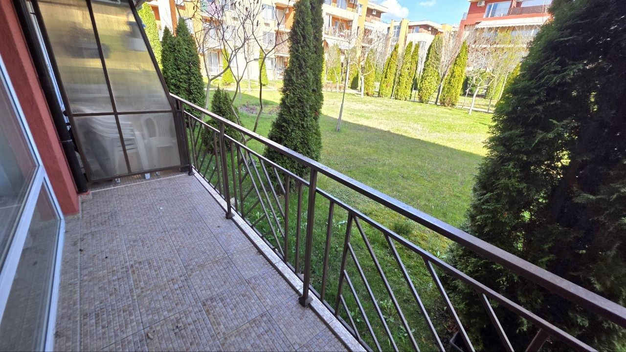 Практичная и уютная студия в Солнечном Берегу – уют и спокойствие с видом на бассейн