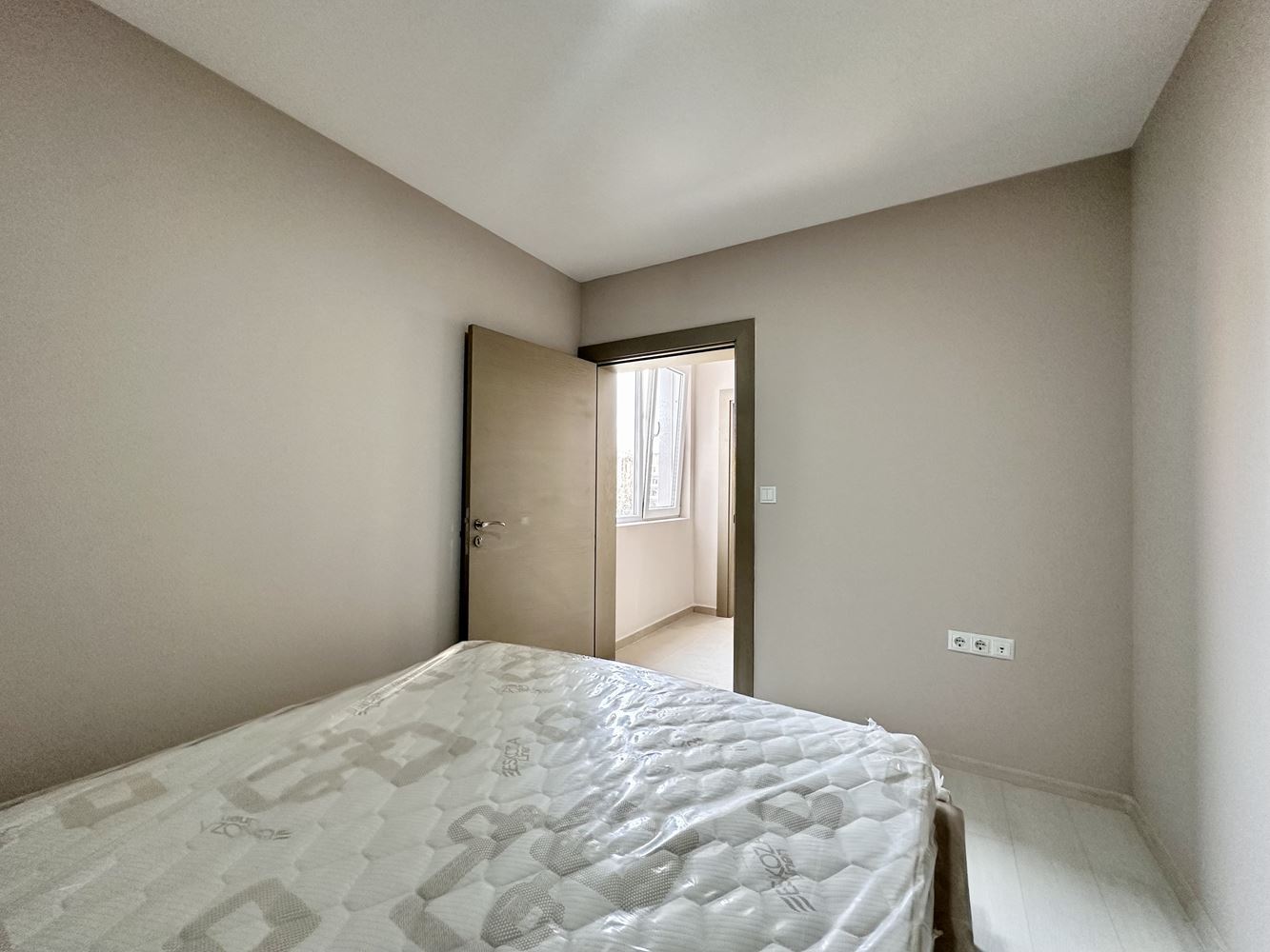 Уютная квартира с одной спальней с видом на бассейн и зелёные зоны в Солнечном Береге – готова к использованию