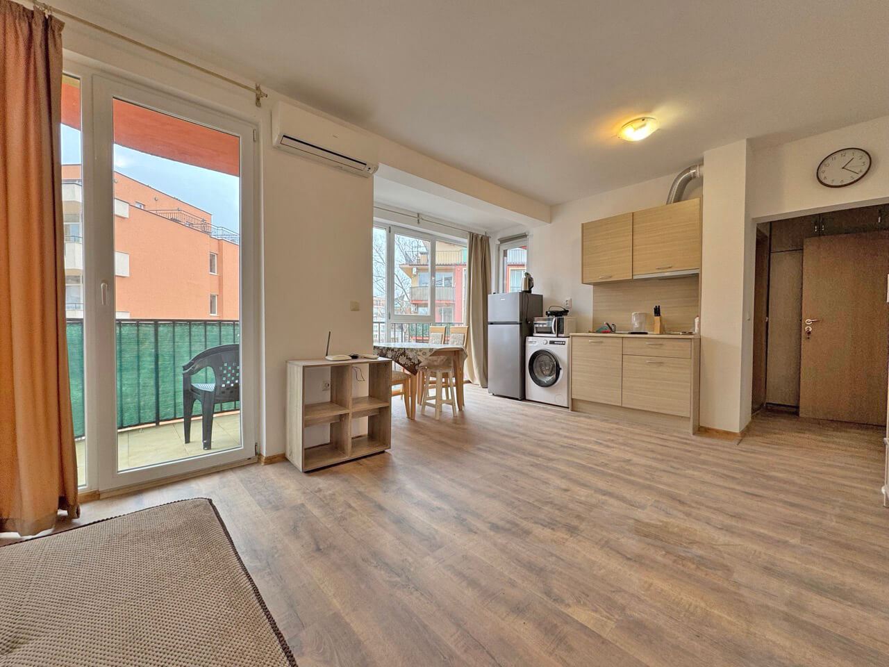 Квартира с одной спальней с видом на бассейн в престижном комплексе в Солнечном Береге