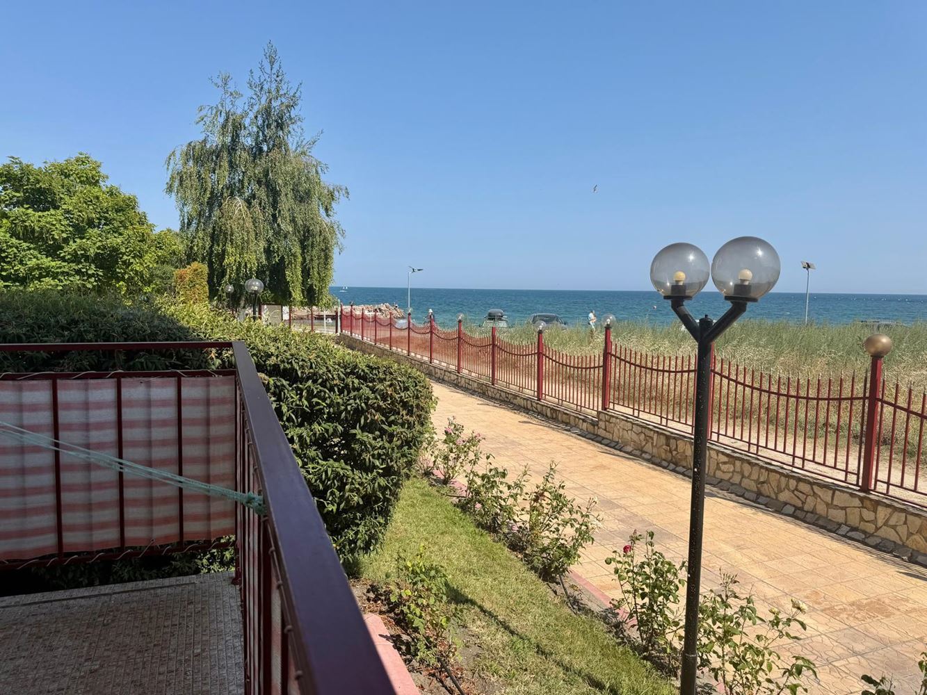 Меблированная студия с панорамным видом на море в Равде, всего в 50 метрах от моря