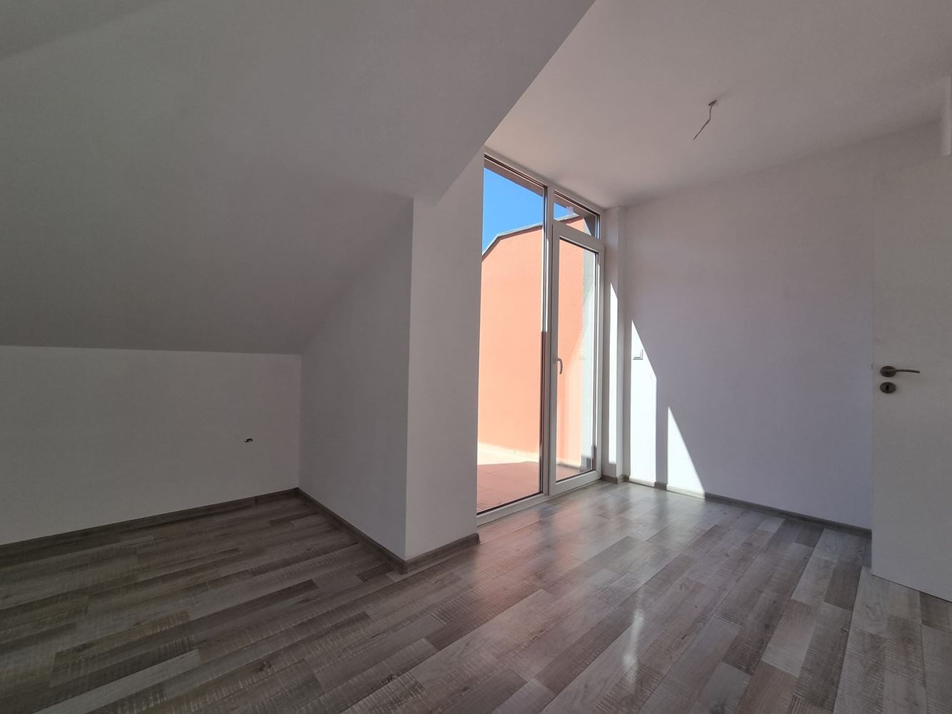 Светлая и современная квартира с отличным расположением – сочетание комфорта, природы и морского духа