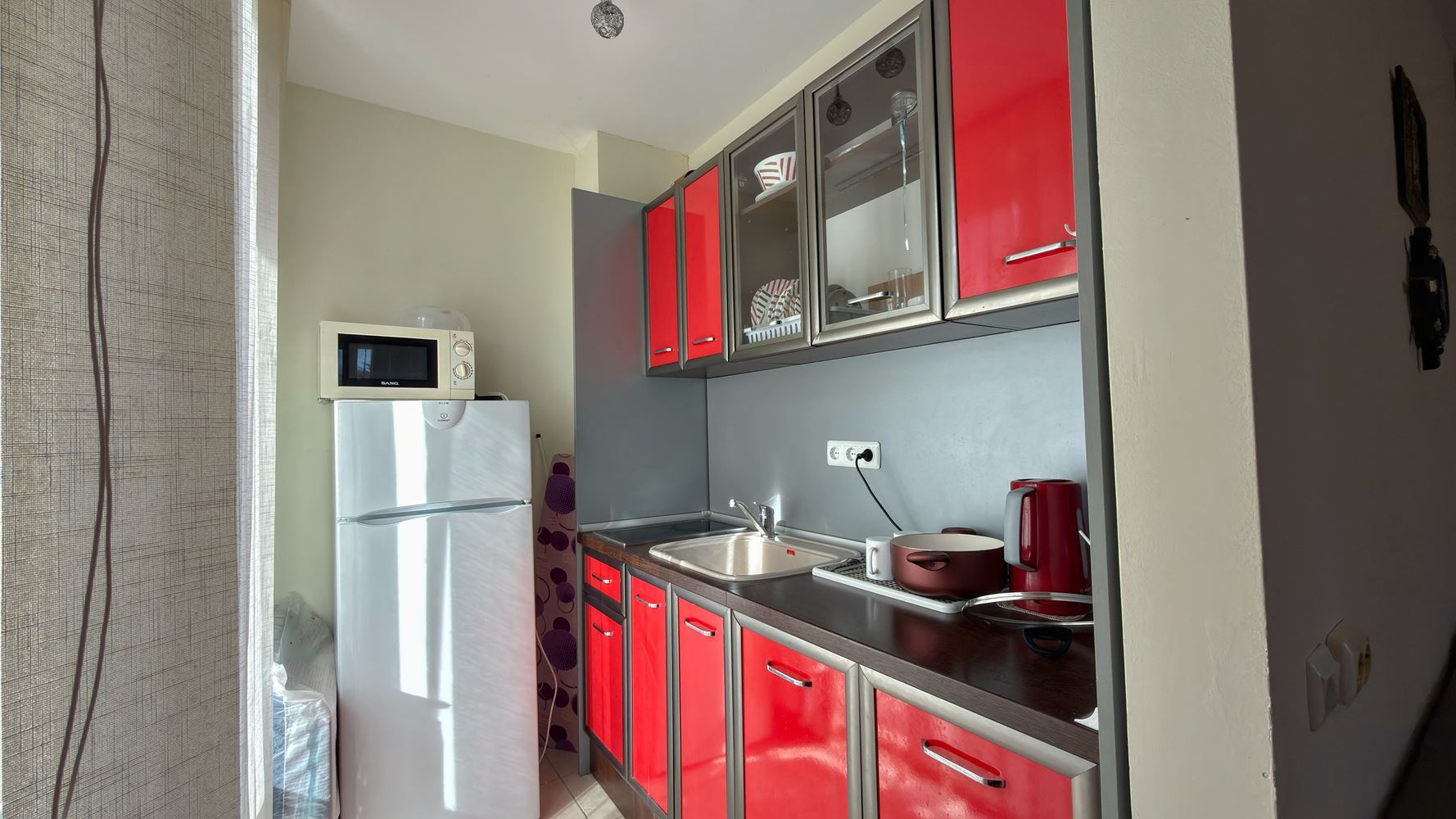 Просторная студия с террасой в современном комплексе на Солнечном берегу – комфорт и развлечения в шаговой доступности от моря