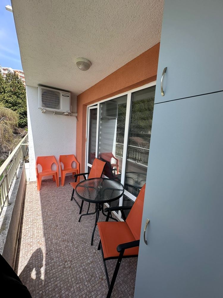 Двухкомнатная квартира с частичным видом на море в Святом Власе – меблированная, после ремонта, в элитном закрытом комплексе