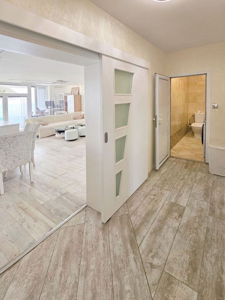 Роскошный апартамент с двумя спальнями с видом на море на первой линии в Равде – 114 м², две террасы и полный комфорт