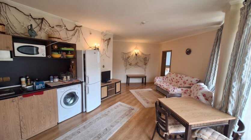 Двухкомнатная квартира на первой линии в Елените с панорамным видом на море и отличным инвестиционным потенциалом