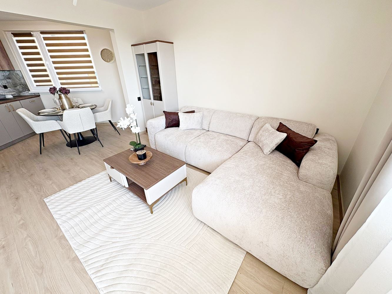 Два независимых жилых пространства с видом на море в центре Святого Власа – дизайнерский интерьер и собственное парковочное место