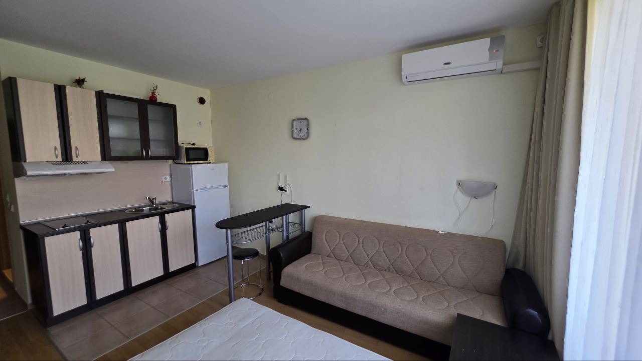 Практичная и уютная студия в Солнечном Берегу – уют и спокойствие с видом на бассейн