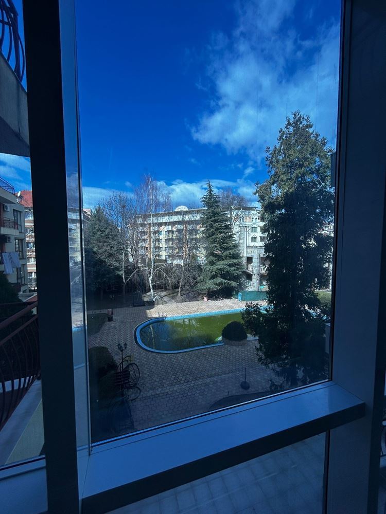 Просторная и стильно меблированная квартира с одной спальней в самом сердце Солнечного берега – идеально для проживания или инвестиций