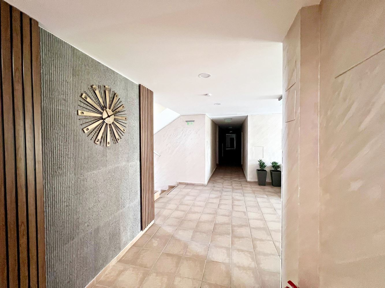 Стильная квартира с одной спальней с низкой таксой обслуживание в отличном комплексе в Солнечном Берегу – готова к проживанию или инвестиции