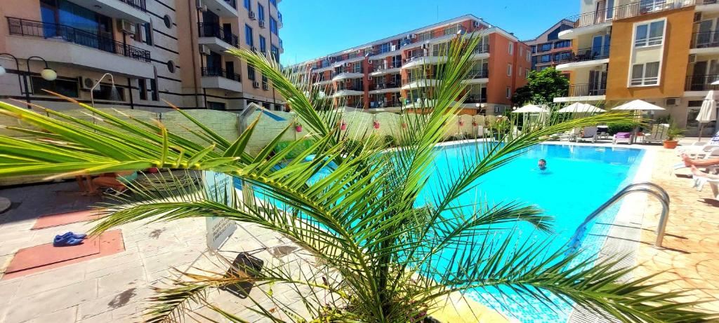 Просторная квартира с двумя спальнями в Солнечном Береге – полностью меблирована, отличная локация и готова для доходной инвестиции