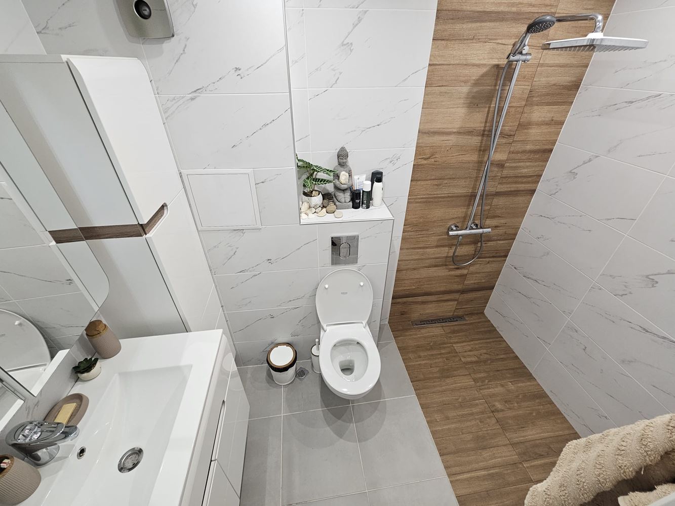 Просторная и светлая квартира с двумя спальнями и двумя большими террасами в Меден Рудник – идеально для семьи или инвестиций