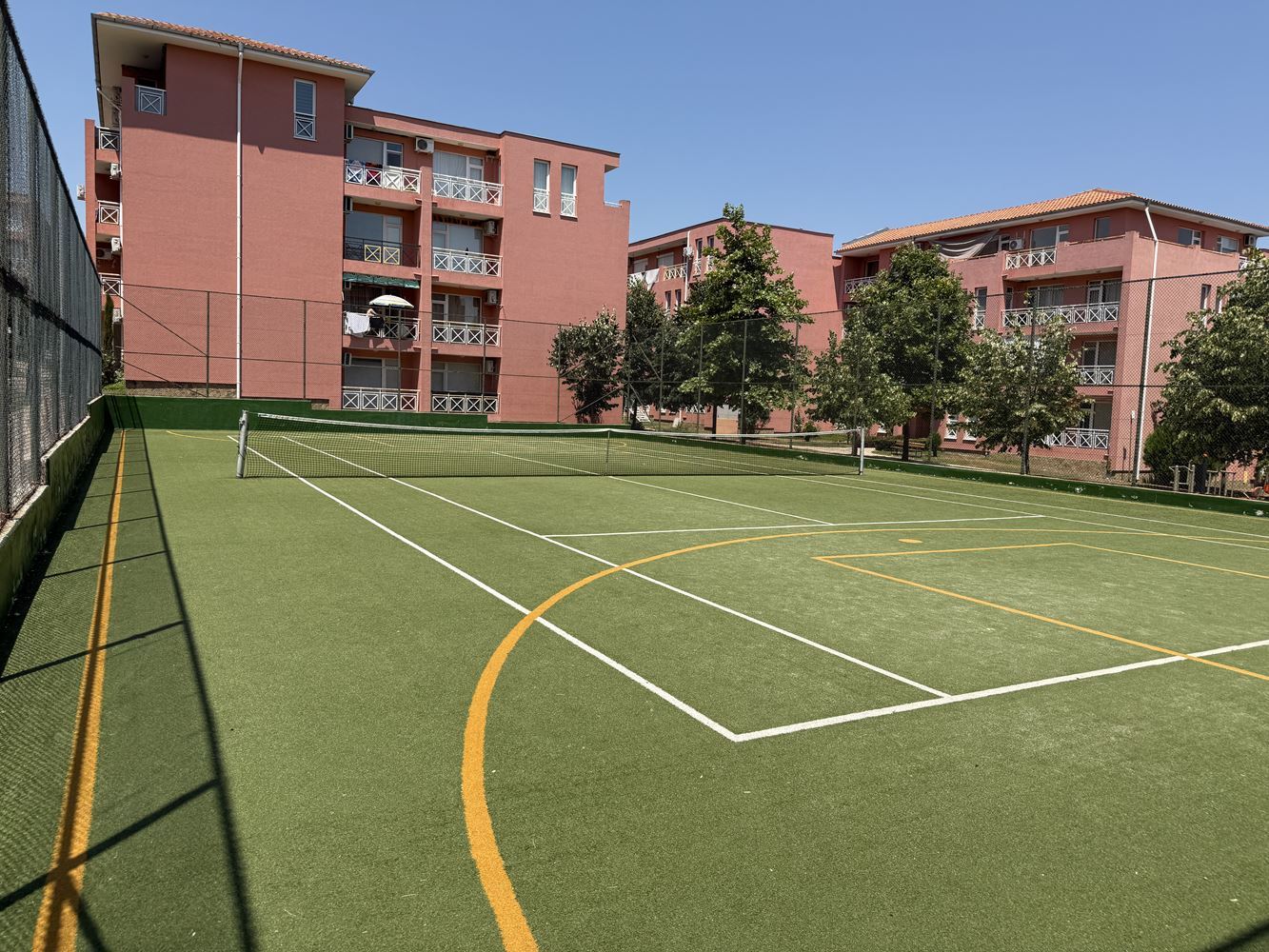 Обставленный апартамент с одной спальней с видом на бассейн в Солнечном Берегу