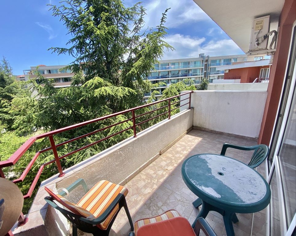 Студия на первой линии в комплексе в Елените – море, горы и курортный комфорт в одном