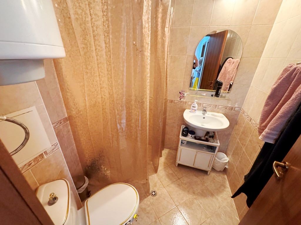 Стильная полностью меблированная трехкомнатная квартира в курорте Солнечный берег в комплексе с отличными удобствами