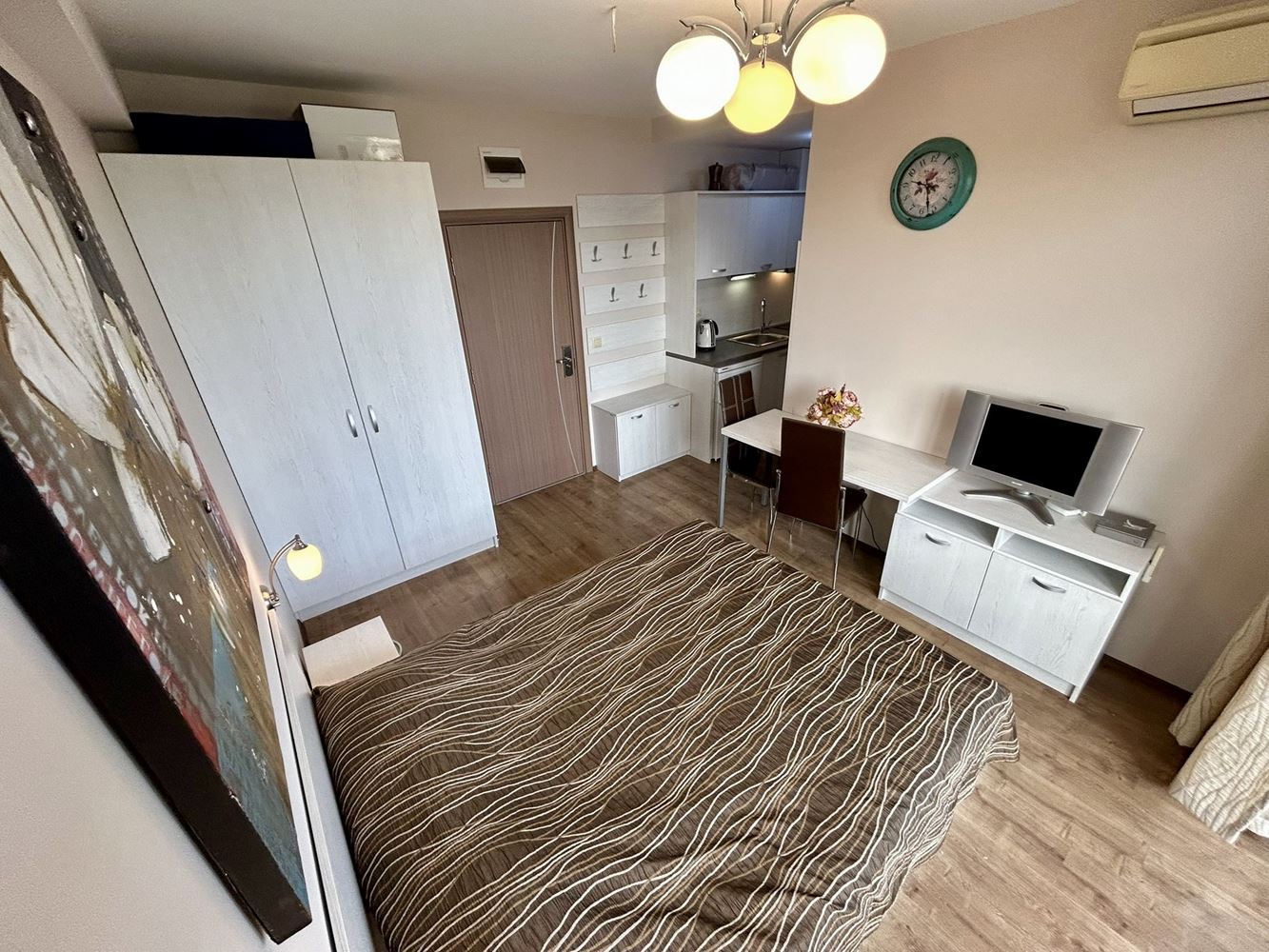 Современная студия в престижном комплексе на Солнечном берегу – идеальна для инвестиций и комфортной жизни